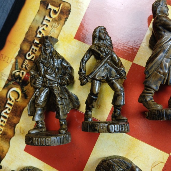 Disney Pirates of the Caribbean At Worlds End Chess Set  RARE Collector's Ed.-RB - Picture 8 of 15